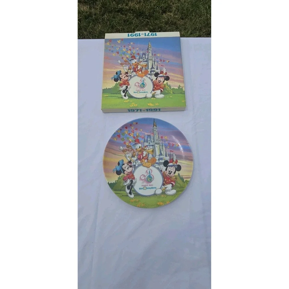 VTG Walt Disney World ''STRIKE UP THE BAND'' 20 Magical Years (1971-1991) Plate